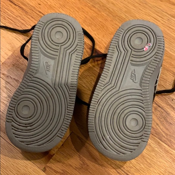 Nike Sneakers - Picture 3 of 4